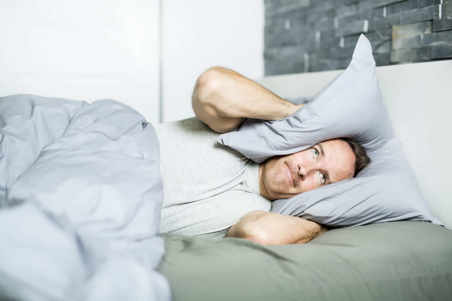 a man suffers from ringing in his ears